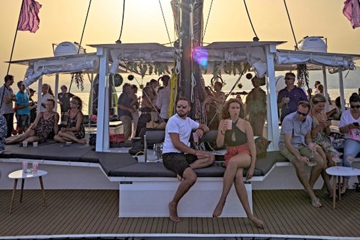 Catamaran Saint Tropez. Soirées festives à St Tropez