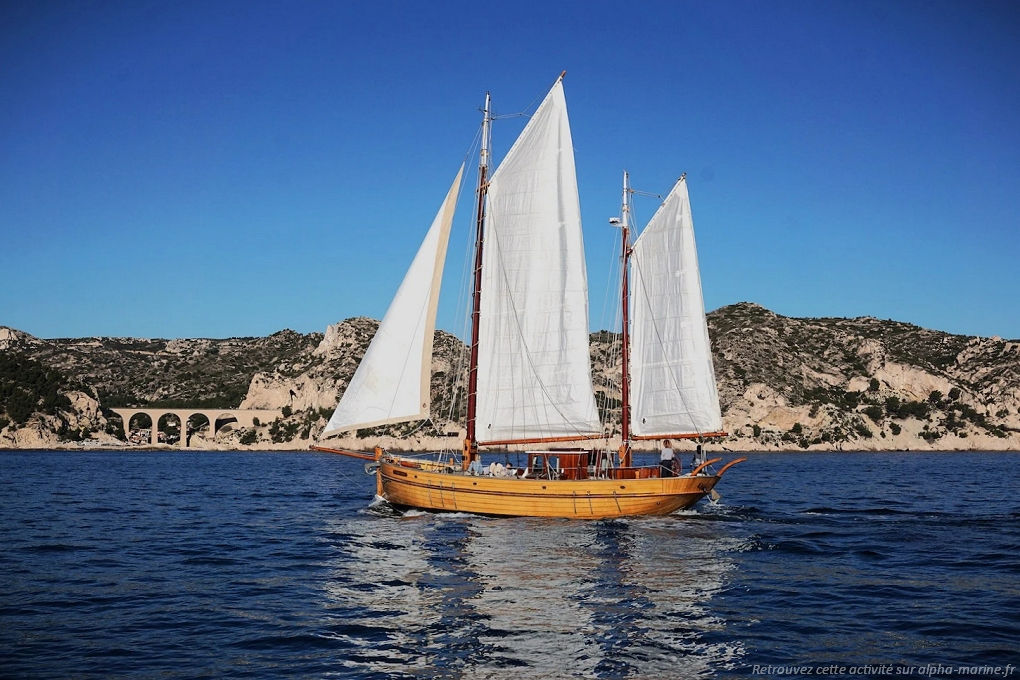 Journée calanques, soirée dîner Vieux gréement ketch à Marseille. Possible pendant les vacances