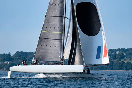 Catamaran de course Larmor Baden - 56