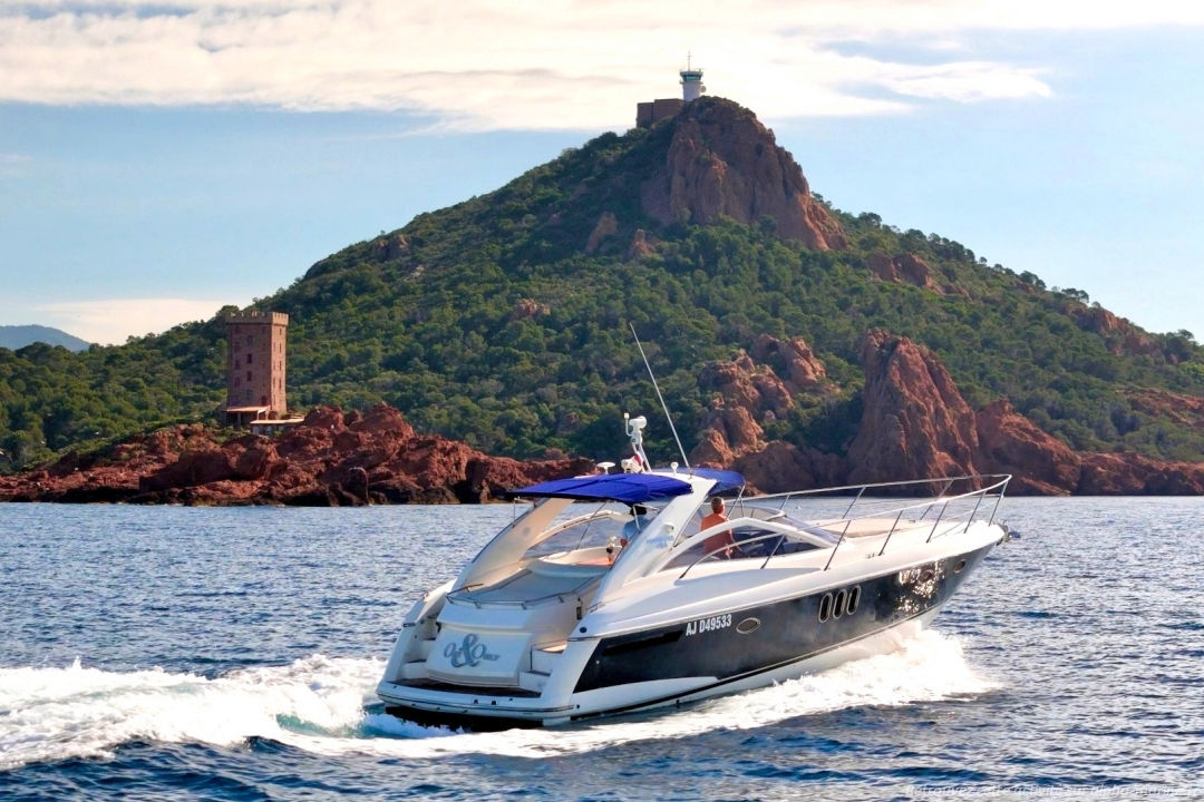 Yacht Absolute 41 Espace Yachting à Saint Raphaël. Nouveauté