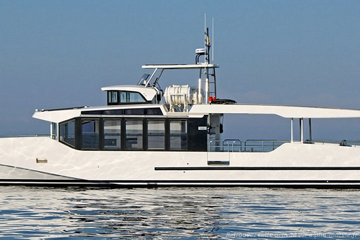 Bateau moteur hybride